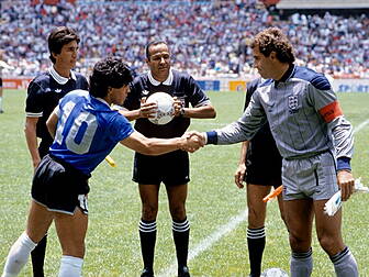 Diego Maradona has a reunion w...